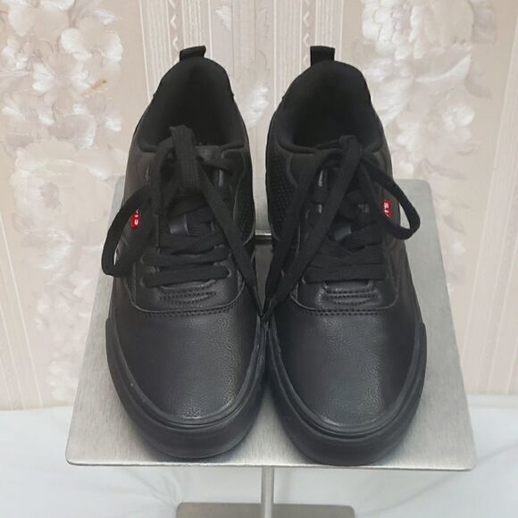 Levi's Sneakers   - Picture 1 of 7